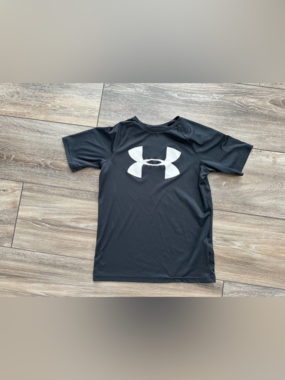 🌞Sale 3 for $15 Under Armour boy’  M crew neck t shirt